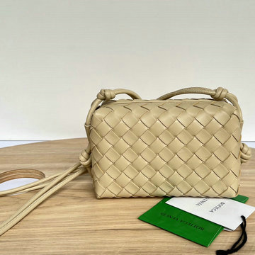 ボッテガヴェネタ BOTTEGAVENETA aj-BOV680254PQX 2024年最新入荷 ミニ ループ カメラバッグ 斜め掛け ショルダーバッグ クロスボディバッグ