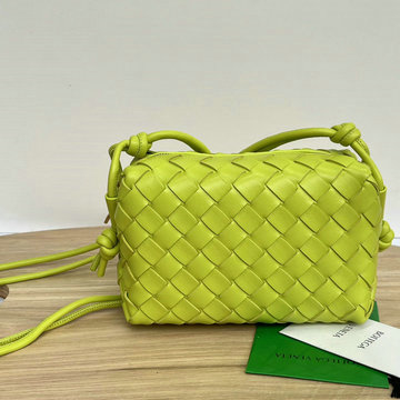 商品名称：ボッテガヴェネタ BOTTEGAVENETA aj-BOV680254PYL  2024年最新入荷 ミニ ループ カメラバッグ 斜め掛け ショルダーバッグ クロスボディバッグ