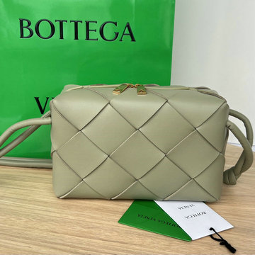 ボッテガヴェネタ BOTTEGAVENETA aj-BOV709417QG 2024年最新入荷 スモール カセット カメラバッグ 斜め掛け ショルダーバッグ クロスボディバッグ