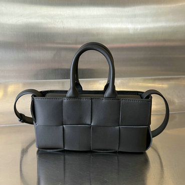 ボッテガヴェネタ BOTTEGAVENETA aj-BOV776778BK  2024年最新入荷 ミニ イーストウェスト アルコ トートバッグ トップハンドルバッグ ハンドバッグ