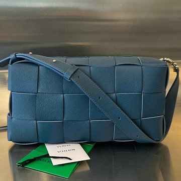 ボッテガヴェネタ BOTTEGAVENETA aj-BOV715655LBL  2024年最新入荷 スモール カセット カメラバッグ 斜め掛け ショルダーバッグ クロスボディバッグ