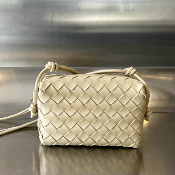 商品名称：ボッテガヴェネタ BOTTEGAVENETA aj-BOV723547QX 2024年最新入荷 ミニ ループ カメラバッグ 斜め掛け ショルダーバッグ クロスボディバッグ