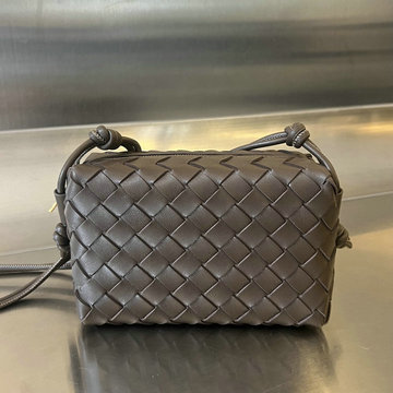 ボッテガヴェネタ BOTTEGAVENETA aj-BOV723547SK  2024年最新入荷 ミニ ループ カメラバッグ 斜め掛け ショルダーバッグ クロスボディバッグ