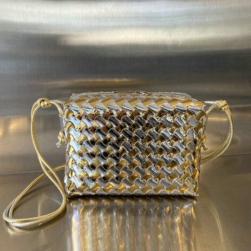 ボッテガヴェネタ BOTTEGAVENETA aj-BOV777571BYJ 2024年最新入荷 スモール ループ カメラバッグ 斜め掛け ショルダーバッグ クロスボディバッグ
