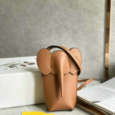 商品名称：ロエベ LOEWE 99-LE641819ZS 2024年最新入荷 エレファント ポケット 携帯かばん斜め掛け ショルダーバッグ クロスボディバッグ