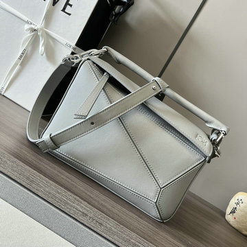 商品名称：ロエベ LOEWE GH-LE052239CQPQH  2024年最新入荷 パズル スモールバッグ トップハンドルバッグ 斜め掛け ショルダーバッグ クロスボディバッグ