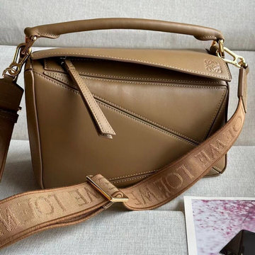商品名称：ロエベ LOEWE GH-LE052239CQPXZ 2024年最新入荷 パズル スモールバッグ トップハンドルバッグ 斜め掛け ショルダーバッグ クロスボディバッグ