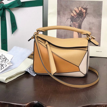 商品名称：ロエベ LOEWE GH-LE061838XPPZF  2024年最新入荷 パズル ミニバッグ トップハンドルバッグ 斜め掛け ショルダーバッグ クロスボディバッグ
