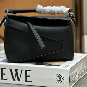 商品名称：ロエベ LOEWE GH-LE061838XQPBK 2024年最新入荷 パズル ミニバッグ トップハンドルバッグ 斜め掛け ショルダーバッグ クロスボディバッグ