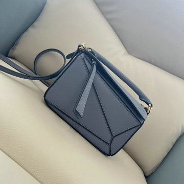 商品名称：ロエベ LOEWE GH-LE061838XQPDL  2024年最新入荷 パズル ミニバッグ トップハンドルバッグ 斜め掛け ショルダーバッグ クロスボディバッグ
