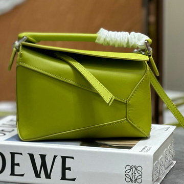 商品名称：ロエベ LOEWE GH-LE061838XQPNY  2024年最新入荷 パズル ミニバッグ トップハンドルバッグ 斜め掛け ショルダーバッグ クロスボディバッグ