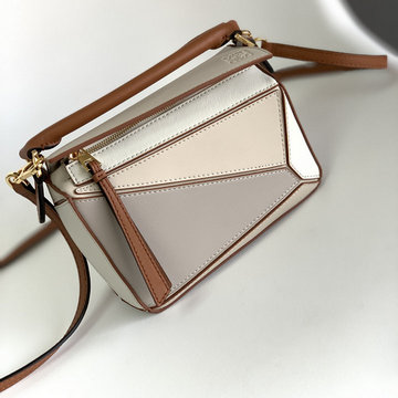 商品名称：ロエベ LOEWE  GH-LE061838XSPQB 2024年最新入荷 パズル ミニバッグ トップハンドルバッグ 斜め掛け ショルダーバッグ クロスボディバッグ