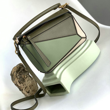 商品名称：ロエベ LOEWE GH-LE061838XSPHF 2024年最新入荷 パズル ミニバッグ トップハンドルバッグ 斜め掛け ショルダーバッグ クロスボディバッグ