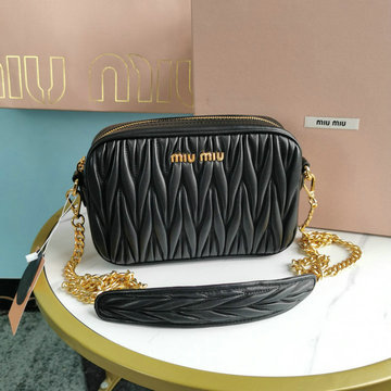 ミュウミュウ MIUMIU 99-MM5BH118BBK 2024年最新入荷 カメラバッグ スクエアバッグ 斜め掛け ショルダーバッグ クロスボディバッグ