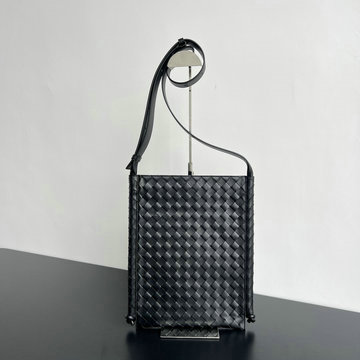 商品名称：ボッテガヴェネタ BOTTEGAVENETA aj-BOV776204BK  2024年最新入荷 ラージ フラット ループ 斜め掛け ショルダーバッグ クロスボディバッグ