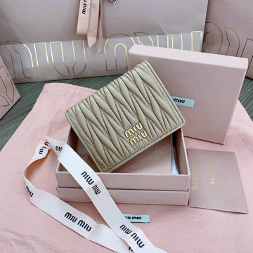 商品名称：ミュウミュウ MIUMIU 99-MM5MV204ZXS  2024年最新入荷 二つ折り短財布 ショートウォレット カード入れ 小銭入れ 札入れ