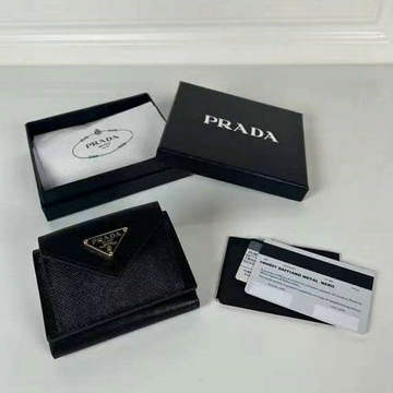 プラダ PRADA 99-PD1MH021SJJ 2024年最新入荷 三つ折り短財布 ショートウォレット 札入れ 小銭入れ