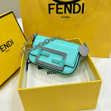 フェンディ FENDI 168-FD7AR798PQG 2024年最新入荷 ナノ バゲット チャーム 斜め掛け ショルダーバッグ クロスボディバッグ 短財布 レディースかばん