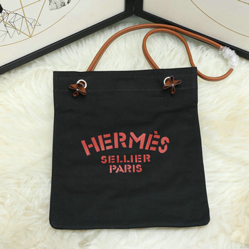 エルメス HERME S063-HAL30BBK  2024最新入荷 aline スクエアバッグ ショルダーバッグ クロスボディバッグ ドローストリングバッグ