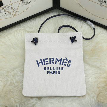 エルメス HERMES 063-HAL30BMB  2024最新入荷 aline スクエアバッグ ショルダーバッグ クロスボディバッグ ドローストリングバッグ