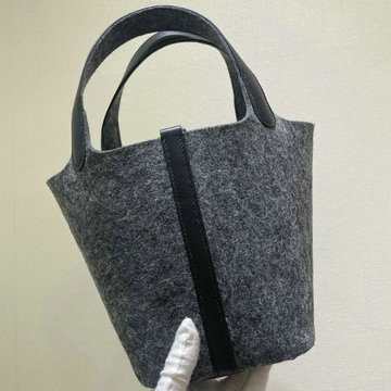 エルメス HERMES 063-HPT18MZHBK  2024年最新入荷 ピコタンロック 18 PM スイフトレザー フェルト 黒 ハンドバッグ