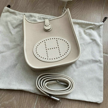 エルメス HERMES 063-HEV17BQNB 2024最新入荷 エヴリン ミニ 斜めがけ ショルダーバッグ クロスボディバッグ レディースかばん