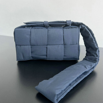 商品名称：ボッテガヴェネタ BOTTEGAVENETA  aj-BOV628951PLSL 2024年最新入荷 パデッド テック カセット フラップバッグ ショルダーバッグ マグネットクロージャー