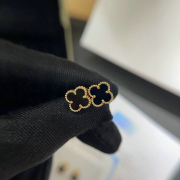 ヴァン クリーフ アーペル Van Cleef Arpels CZZ-EHVA24010K 2024年最新入荷 スウィート アルハンブラ ピアス アクセサリー ジュエリー