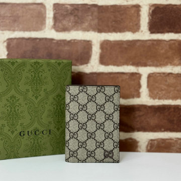 グッチ GUCCI 057-GG795229BSK  2024年最新入荷 GG ディテール付き GG パスポートケース カードケース キャンパス