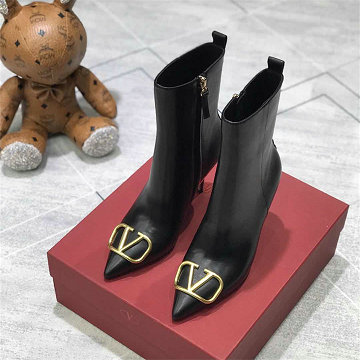 商品細詳を見る:ヴァレンティノ Valentino 26-VTJ25028P 2025年新作 アンクルブーツ ローヒール ショートブーツ ピンヒール レディースシューズ