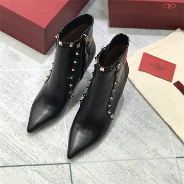 商品細詳を見る:ヴァレンティノ Valentino 26-VTJ25029  2025年新作 アンクルブーツ ローヒール ショートブーツ ピンヒール レディースシューズ