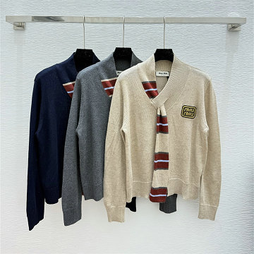 商品名称：ミュウミュウ MIUMIU XG-MKMM25008 2025年新作 ロングスリーブ セーター マフラーネック ウールニット レディース