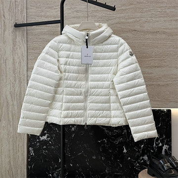 商品細詳を見る:モンクレール MONCLER XG-WTMC25038  2025年新作 ロングスリーブ ダウンジャケット アウターコート レディース