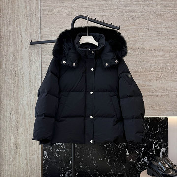 商品細詳を見る:プラダ PRADA XG-WTPD25015  2025年新作 ロングスリーブ ミディダウン フード付き パファージャケット アウターコート レディース