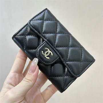 商品細詳を見る:シャネル CHANEL GH-CH81081YYBK 2025年新作 チェーンポーチ ミニフラップバッグ 短財布 カード入れ ラムスキン