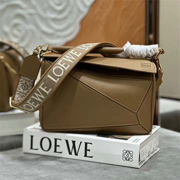 商品名称：ロエベ LOEWE GH-LE062324ZXZ 2025年最新入荷 スモール パズル ハンドバッグ 2way ショルダーバッグ レディース レザー