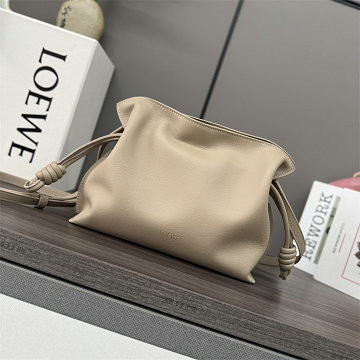 商品細詳を見る:ロエベ LOEWE GH-LE262355MB 2024年最新入荷 フラメンコ スモールバッグ ショルダーバッグ ドローストリングバッグ レディース レザー