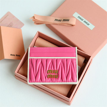 商品名称：ミュウミュウ MIUMIU GH-MM5MC076PF 2025年新作 マトラッセレザー カードケース ポケットウォレット 名刺入れ