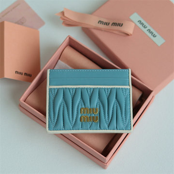 商品名称：ミュウミュウ MIUMIU GH-MM5MC076PL 2025年最新入荷 マトラッセレザー カードケース ポケットウォレット 名刺入れ