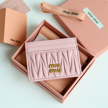 商品名称：ミュウミュウ MIUMIU GH-MM5MC076QF  2025年最新入荷 マトラッセレザー カードケース ポケットウォレット 名刺入れ