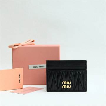 商品名称：ミュウミュウ MIUMIU GH-MM5MC076QK 2025年最新入荷 マトラッセレザー カードケース ポケットウォレット 名刺入れ レディース
