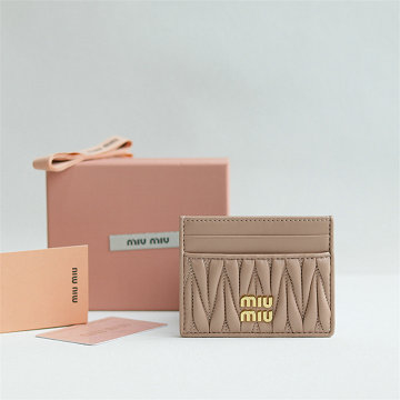 商品名称：ミュウミュウ MIUMIU GH-MM5MC076QL 2025年最新入荷 マトラッセレザー カードケース ポケットウォレット 名刺入れ レディース