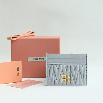 商品名称：ミュウミュウ MIUMIU GH-MM5MC076QQ 2025年最新入荷 マトラッセレザー カードケース ポケットウォレット 名刺入れ レディース