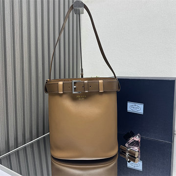 プラダ PRADA GH-PD1BE085XS  2025年新作 バックル ベルト付 バケットバッグ ショルダーバッグ レザー レディース