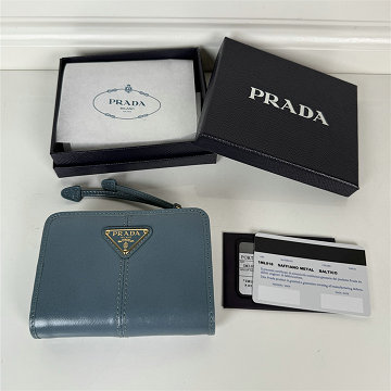 商品細詳を見る:プラダ PRADA GH-PD1ML018PJZL 2025年新作 2つ折り短財布 ショートウォレット カード入れ 小銭入れ ソフトルックスレザー