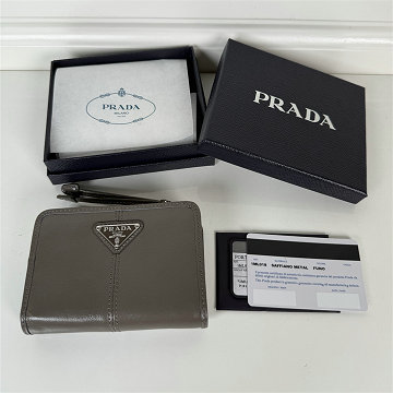 商品細詳を見る:プラダ PRADA GH-PD1ML018PYHS 2025年新作 2つ折り短財布 ショートウォレット カード入れ 小銭入れ ソフトルックスレザー