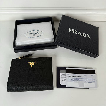 商品名称：プラダ PRADA GH-PD1ML050LBK 2025年新作 2つ折り短財布 ショートウォレット カード入れ 小銭入れ レザー