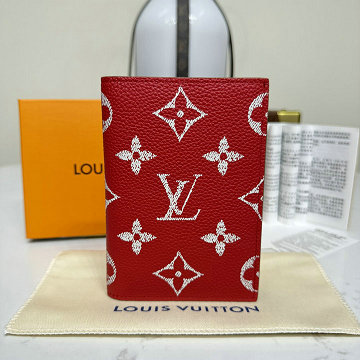 ルイヴィトン LOUISVUITTON 057-M26059R  2025年新作 パスポートカバー クーヴェルテュール P9 パスポール カード入れ カーフレザー