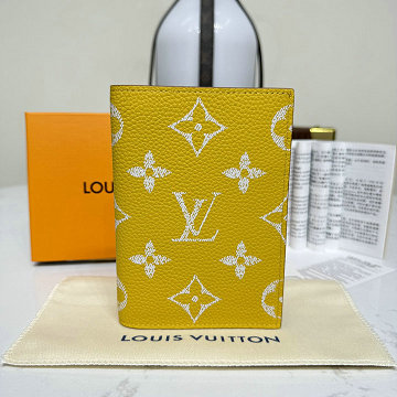ルイヴィトン LOUISVUITTON 057-M26059Y 2025年新作 パスポートカバー クーヴェルテュール P9 パスポール カード入れ カーフレザー