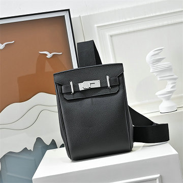 商品細詳を見る:エルメス HERMES 063-HAC18TCYBK 2025年新作 HAC A DOS チェストバッグ ショルダーバッグ 男女兼用